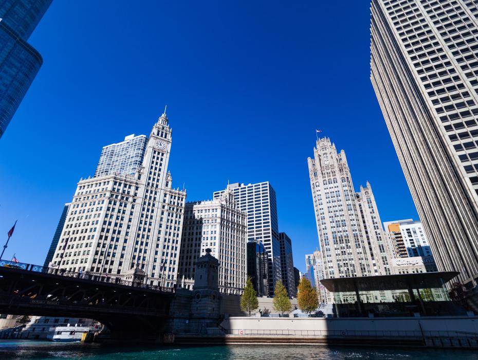 A view of The Chicago River and The Wrigley Building