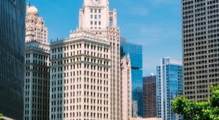 Photo of Chicago river and Wrigley building