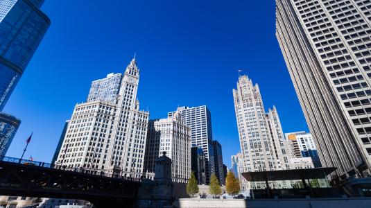 A view of The Chicago River and The Wrigley Building